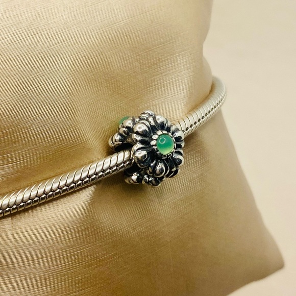 EUC Pandora 790580CH Sterling Silver May Birthday Blooms Bead w/ Chrysoprase - Picture 6 of 11